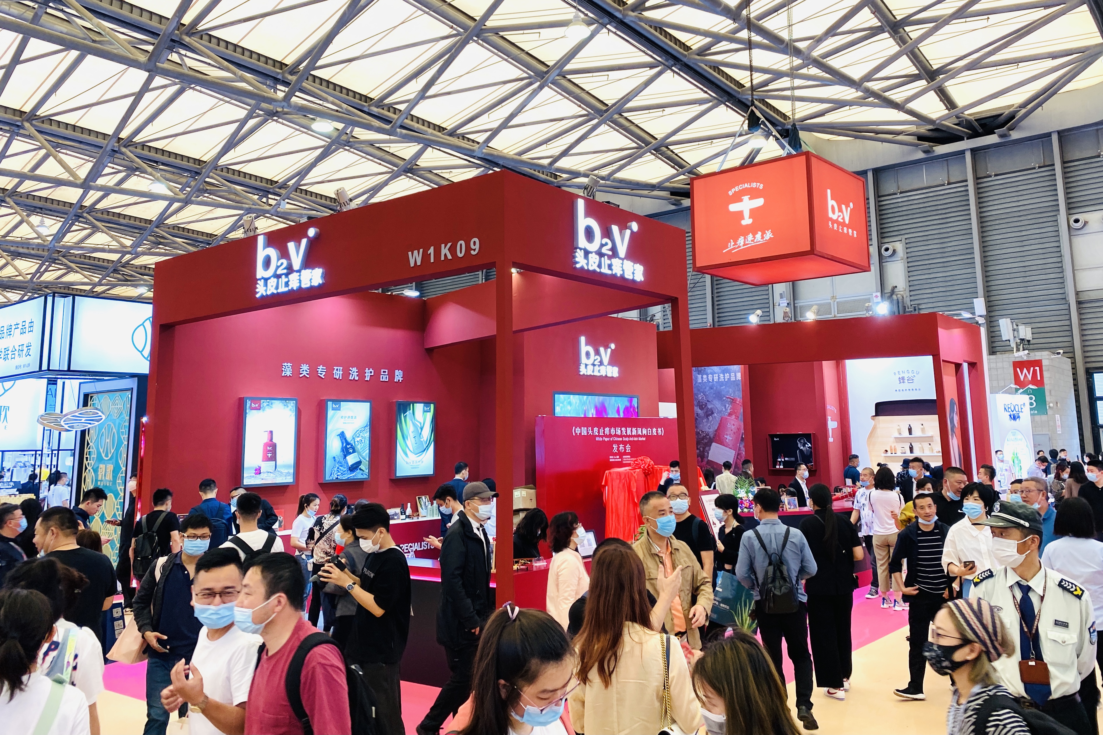 上海美博会“顶流”出道，b2v是如何做到的？
